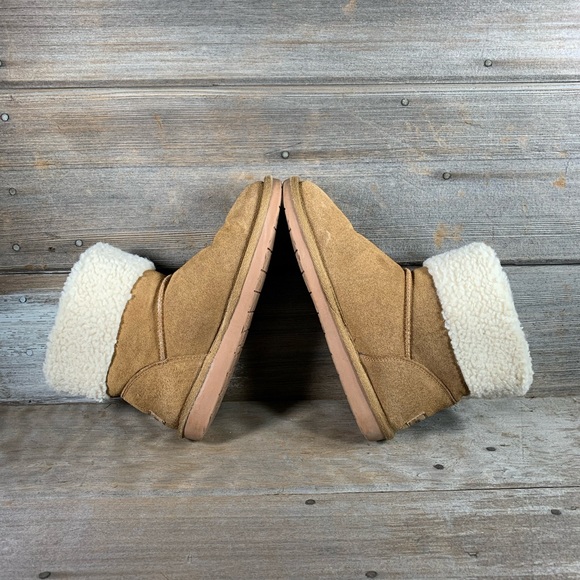 Minnetonka Faux Fur & Suede Side Fringe Boots - Picture 6 of 8